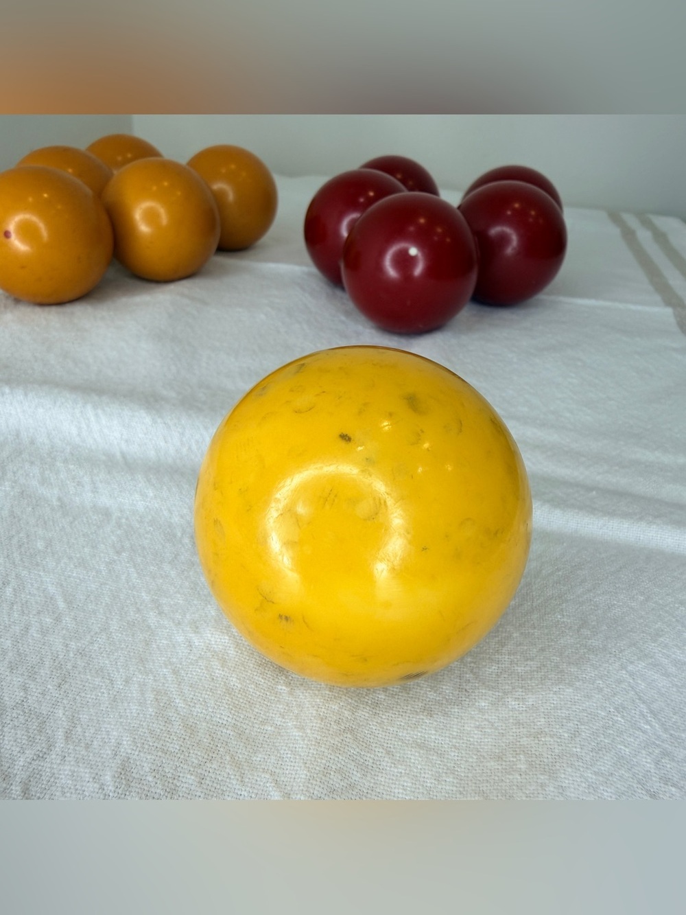 Vintage Bakelite Game Balls Lot 11 Cherry Red Butterscotch Yellow 54-57mm 1460g - Picture 4 of 16